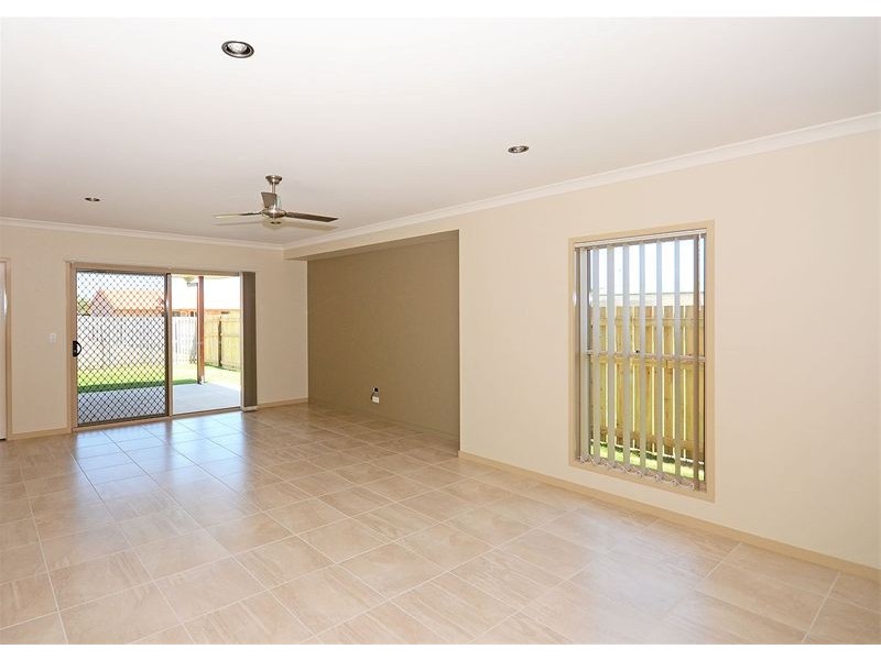 2/103 Nissan Street, Urraween QLD 4655