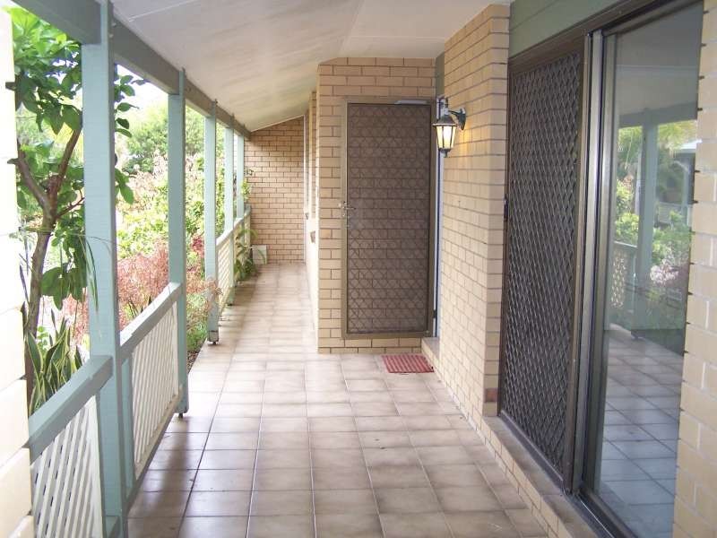Unit 2 Harbour Miller Street, Urangan QLD 4655