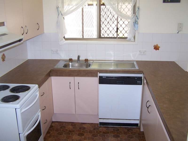 Unit 2 Harbour Miller Street, Urangan QLD 4655