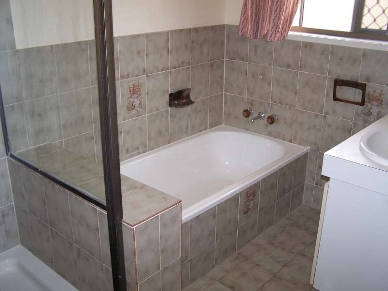Unit 2 Harbour Miller Street, Urangan QLD 4655