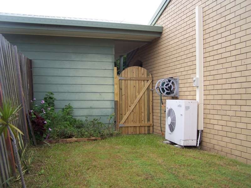Unit 2 Harbour Miller Street, Urangan QLD 4655