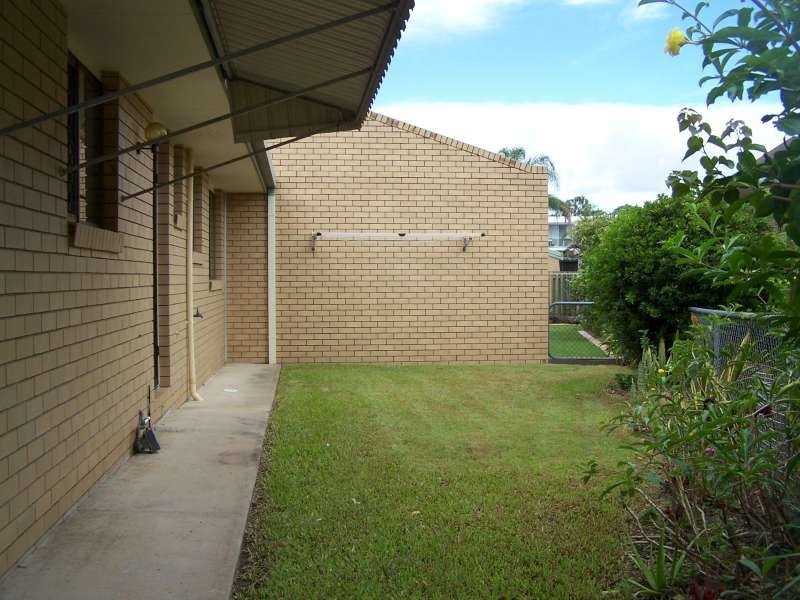 Unit 2 Harbour Miller Street, Urangan QLD 4655