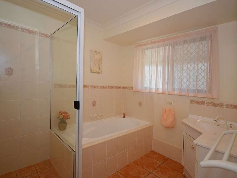 15 Faraday Court, Urraween QLD 4655