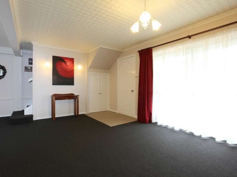 16 Saunders Street, Point Vernon QLD 4655