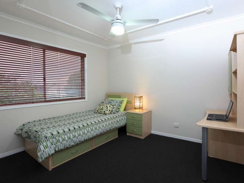 16 Saunders Street, Point Vernon QLD 4655