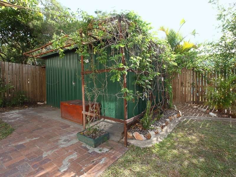 16 Saunders Street, Point Vernon QLD 4655