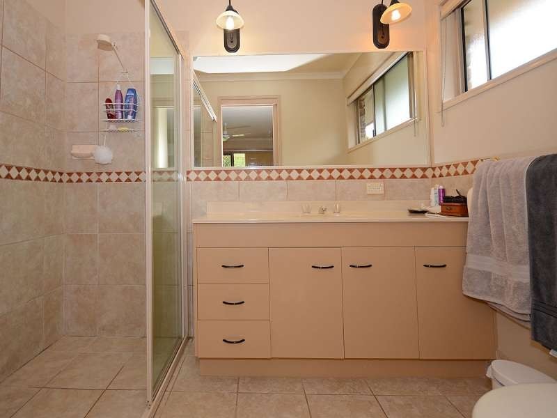 25 Oceanview Street, Point Vernon QLD 4655