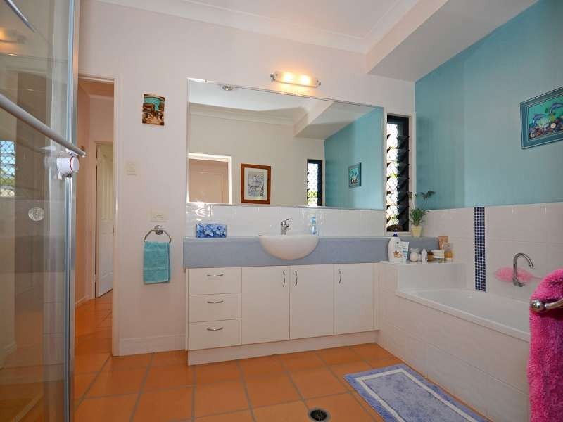 Point Vernon QLD 4655