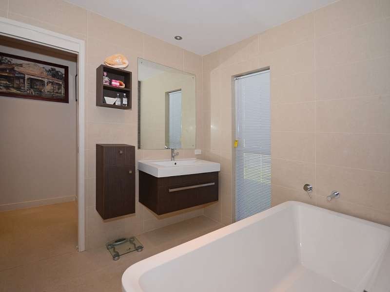 43 Lyons Street, Point Vernon QLD 4655