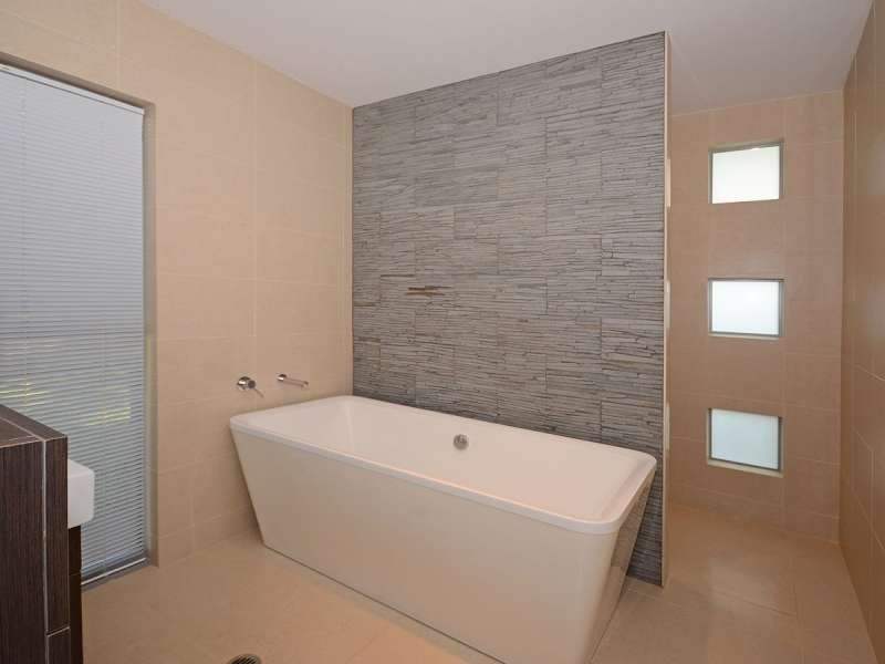 43 Lyons Street, Point Vernon QLD 4655