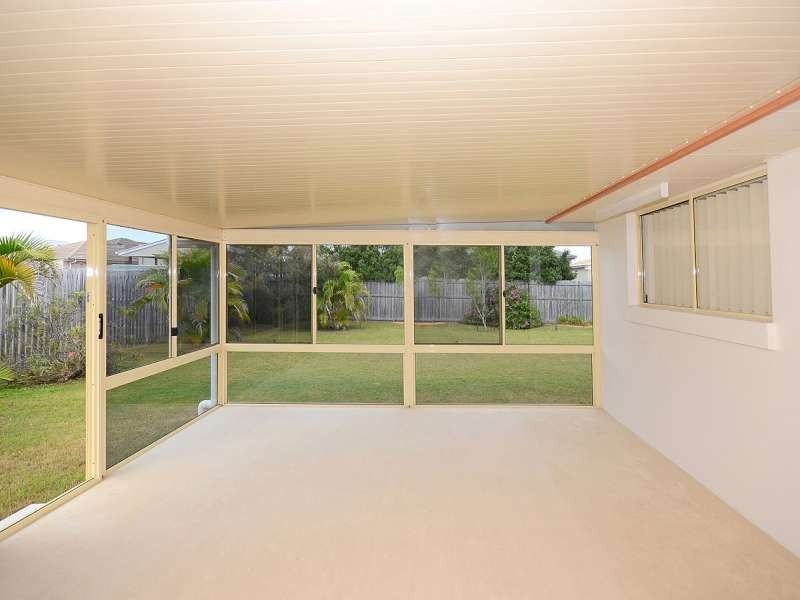 33 Pembridge Circuit, Urraween QLD 4655