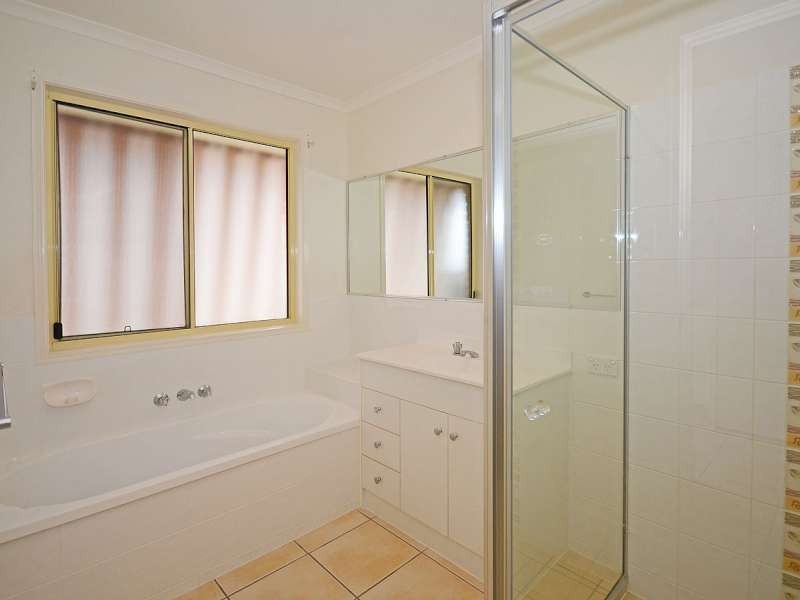 33 Pembridge Circuit, Urraween QLD 4655