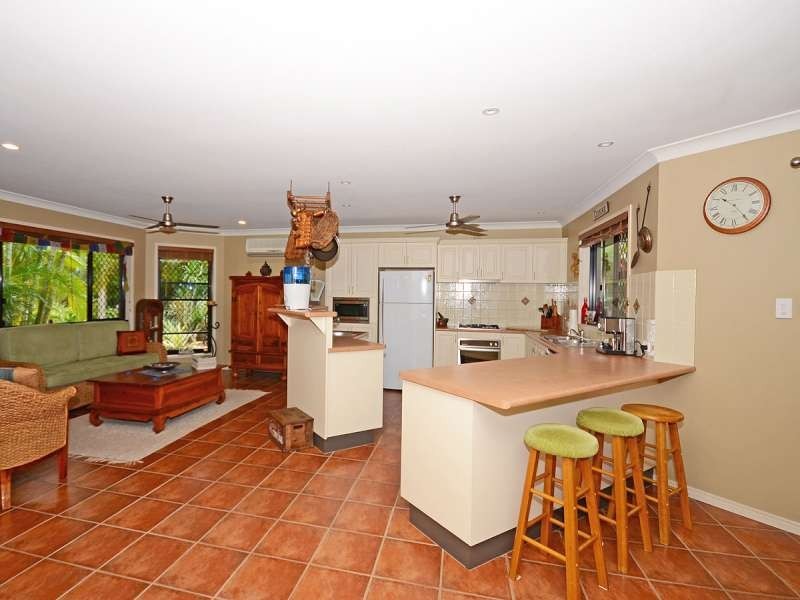11 Layde Court, Urangan QLD 4655