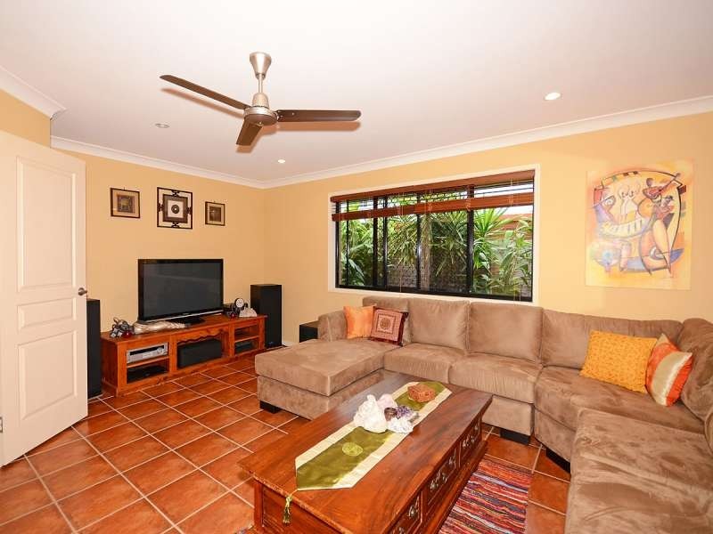 11 Layde Court, Urangan QLD 4655