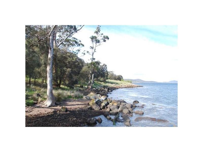 7 Arthur Highway, Dunalley TAS 7177
