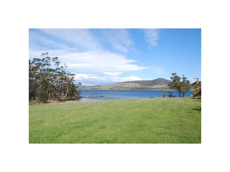 7 Arthur Highway, Dunalley TAS 7177