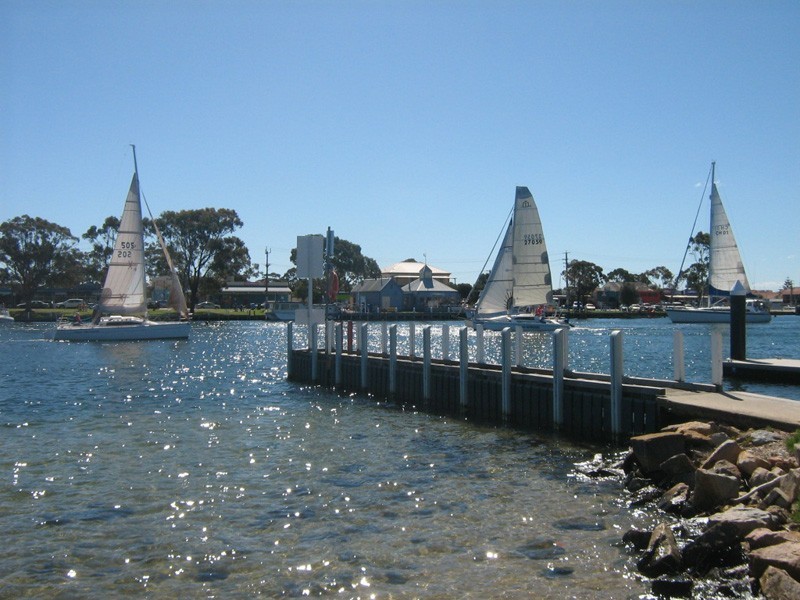 10  Centre Road, Raymond Island VIC 3880