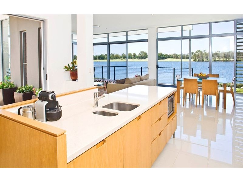 6070 Lugano Drive, Hope Island QLD 4212