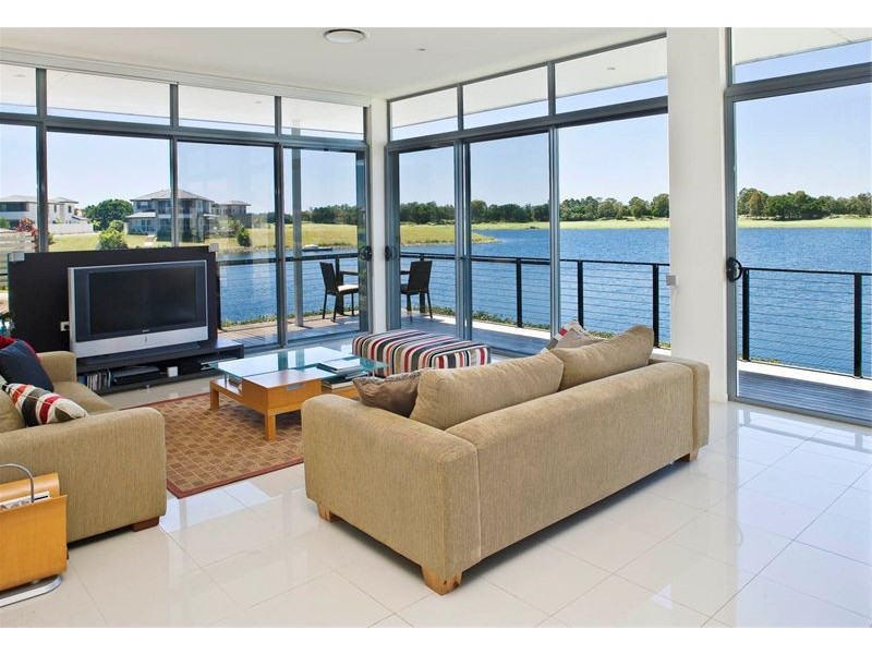 6070 Lugano Drive, Hope Island QLD 4212