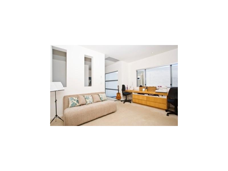 6070 Lugano Drive, Hope Island QLD 4212
