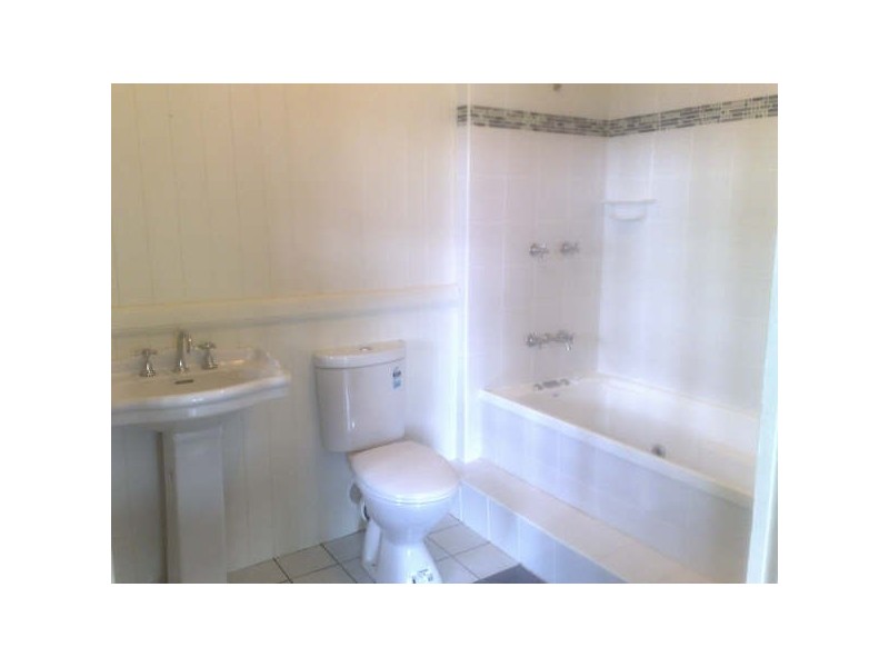 75 Downs Street, North Ipswich QLD 4305