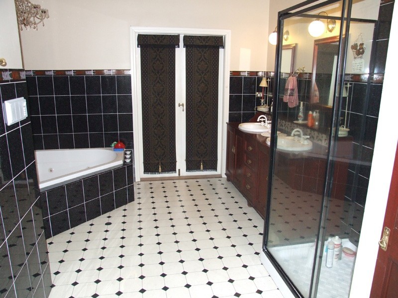 23 Burnett St, Sadliers Crossing QLD 4305
