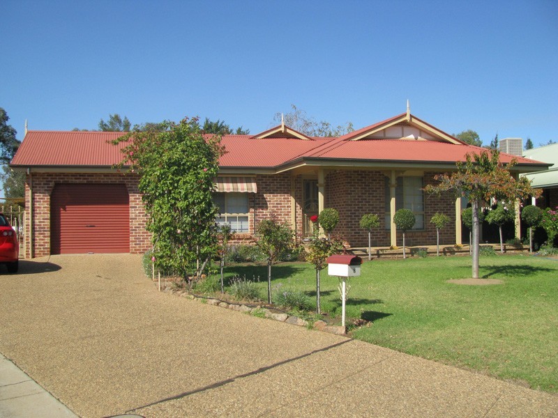 8 Jeeba Place Glenfield, Wagga Wagga NSW 2650