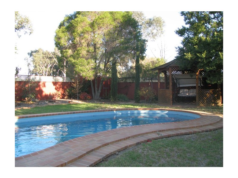 8 Jeeba Place Glenfield, Wagga Wagga NSW 2650