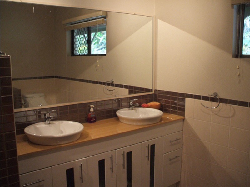 5 Lamberts Rd, Sarina QLD 4737