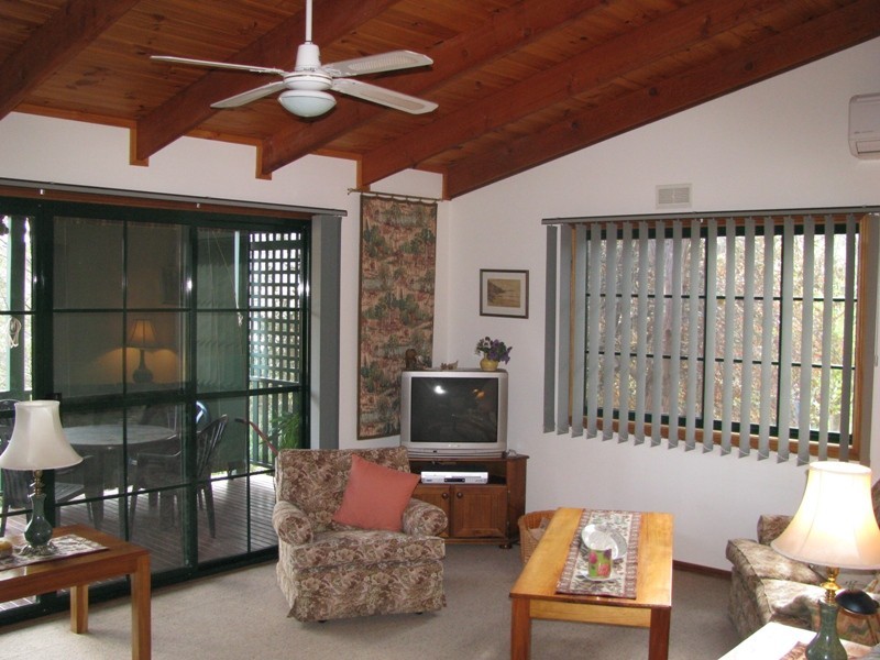 72 Carey Street, Tumut NSW 2720