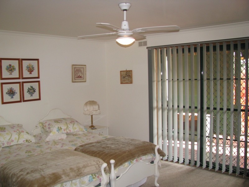 72 Carey Street, Tumut NSW 2720