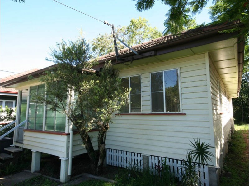 52 Lancelot St, Tennyson QLD 4105