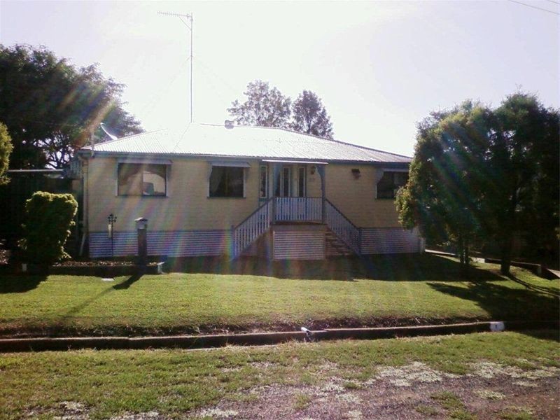 8 Bell Street, Monto QLD 4630