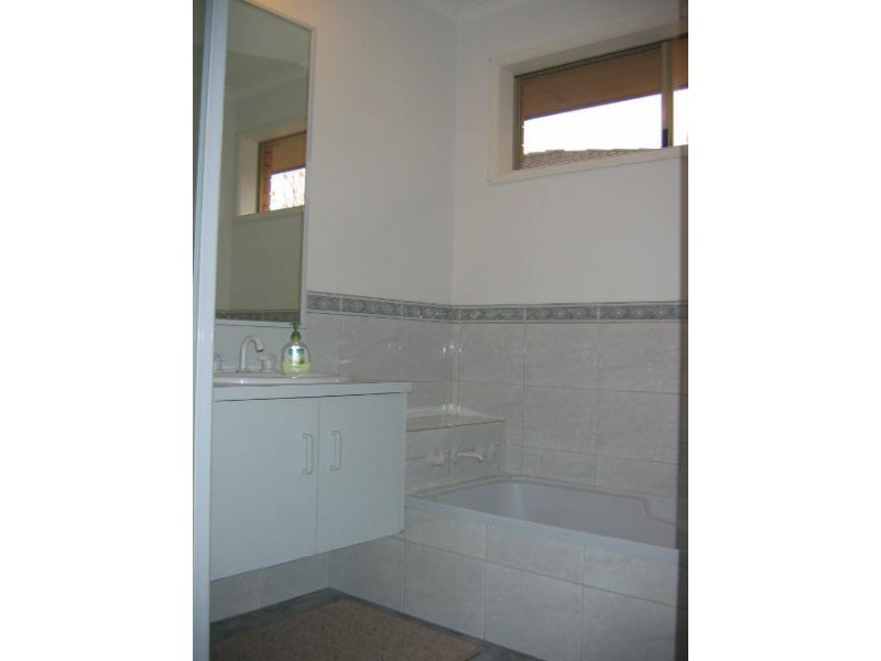 1 McAuley Drive, Brown Hill VIC 3350