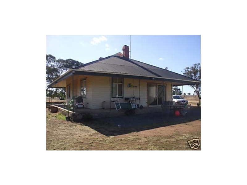 94 Hamilton Road, St Arnaud VIC 3478