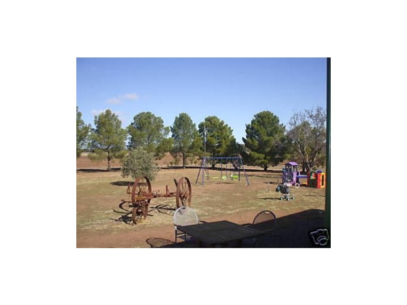 94 Hamilton Road, St Arnaud VIC 3478