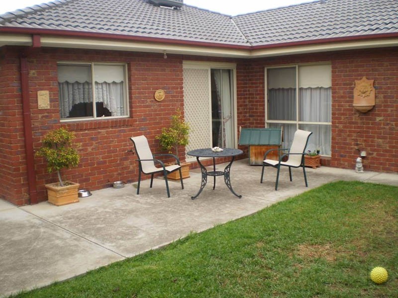 11 Overland Place, Keilor East VIC 3033