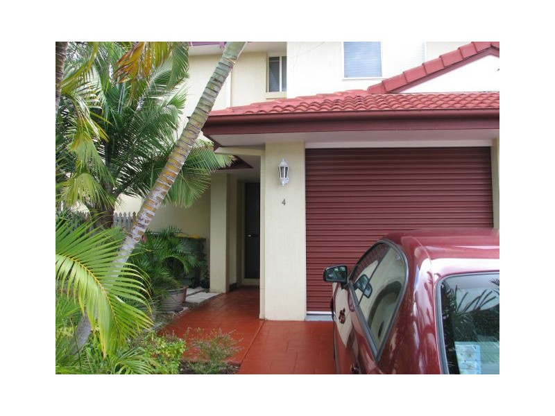 4/102 Alexander Drive, Highland Park QLD 4211