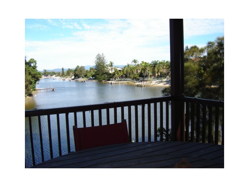 76 Poinciana Waters, Broadbeach Waters QLD 4218