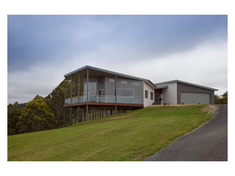 8 Donvista Drive, Devonport TAS 7310
