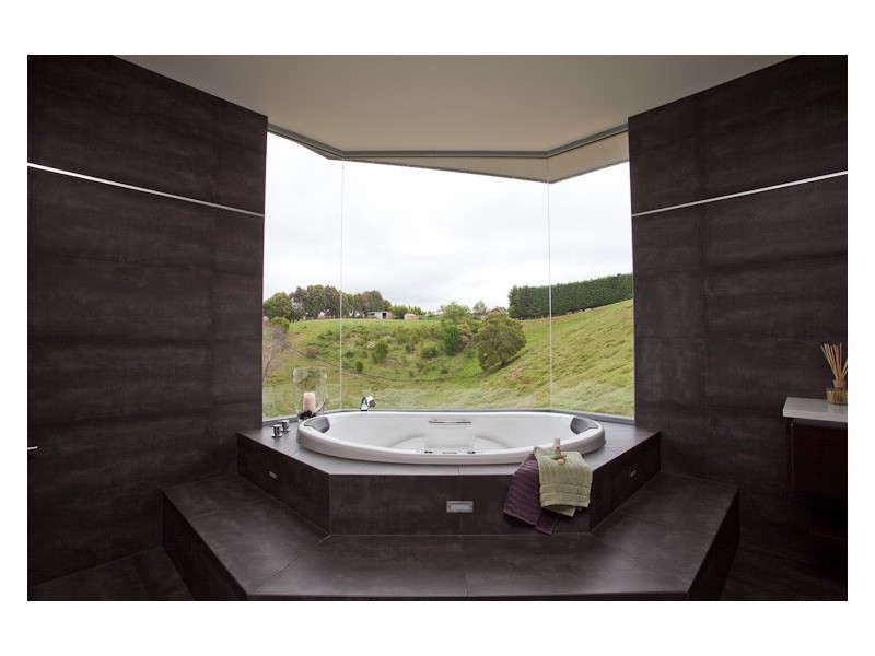 8 Donvista Drive, Devonport TAS 7310