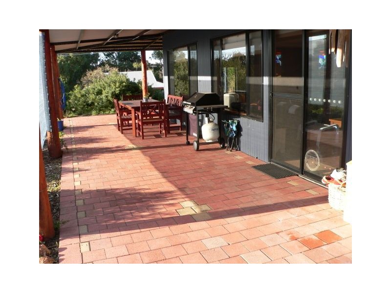 8 Orchard Place, Myalup WA 6220