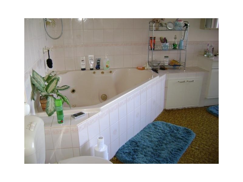 42 Rowe Street, Avoca VIC 3467