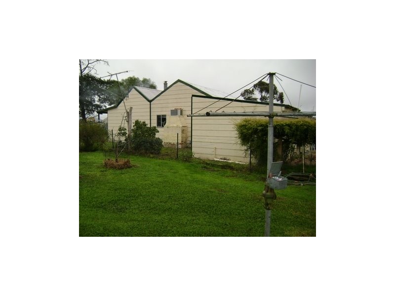 42 Rowe Street, Avoca VIC 3467