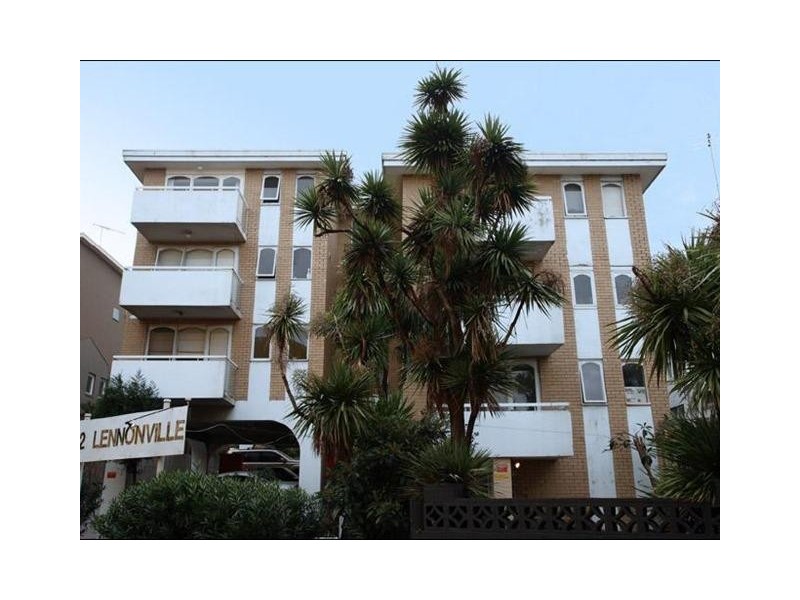 18/12 Lennon Street, Parkville VIC 3052