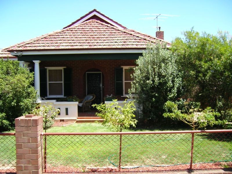 16 Bapaume, Cootamundra NSW 2590