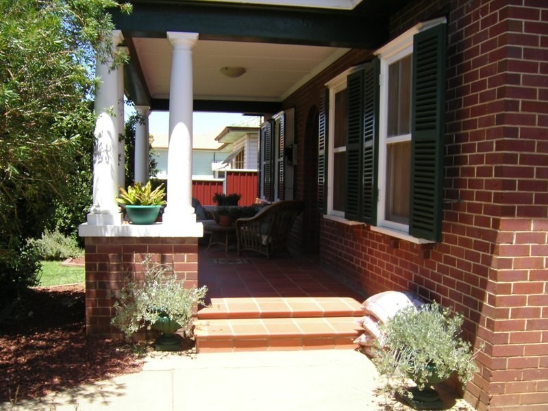 16 Bapaume, Cootamundra NSW 2590