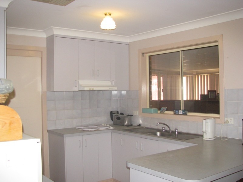 17 Langi Crs, Glenfield Park NSW 2650