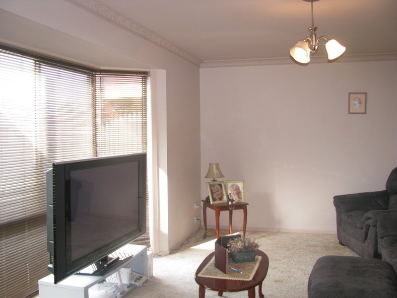 17 Langi Crs, Glenfield Park NSW 2650