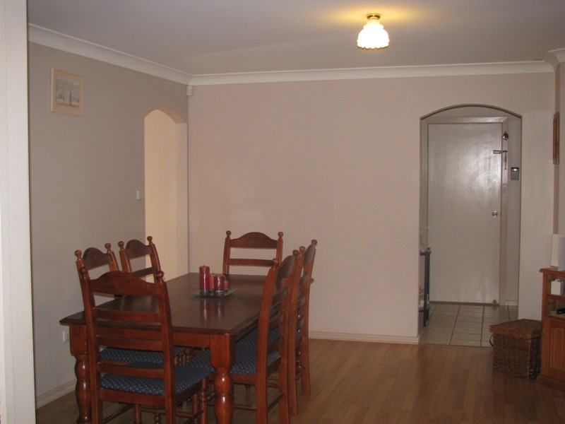 17 Langi Crs, Glenfield Park NSW 2650